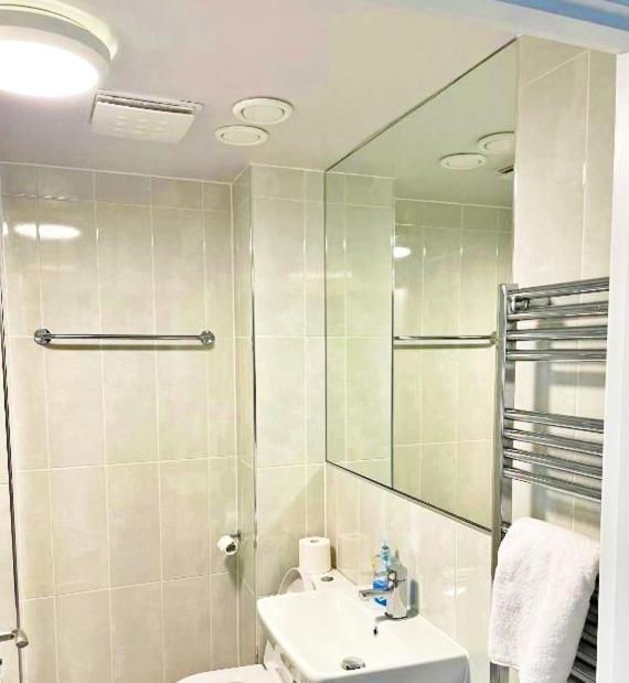 فيلا 3 Bed House With Parking Near Airport إدنبرة المظهر الخارجي الصورة